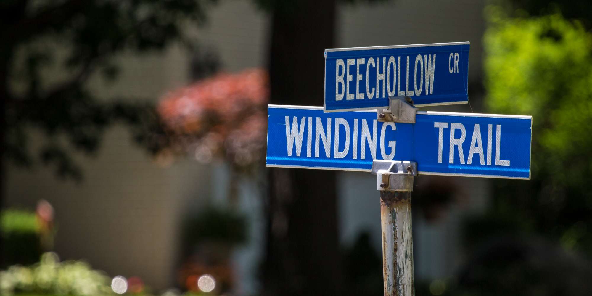 Beechwood Winding Trail sign in Applewood neighbourhood Mississauga
